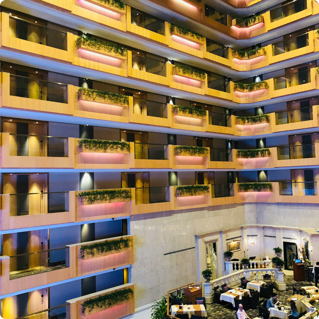 İnternet bağlantısı olan her yerden erişilebilen DİA Otel Yönetimi ile, işletmenizi bulut tabanlı yapısıyla zahmetsizce yönetin